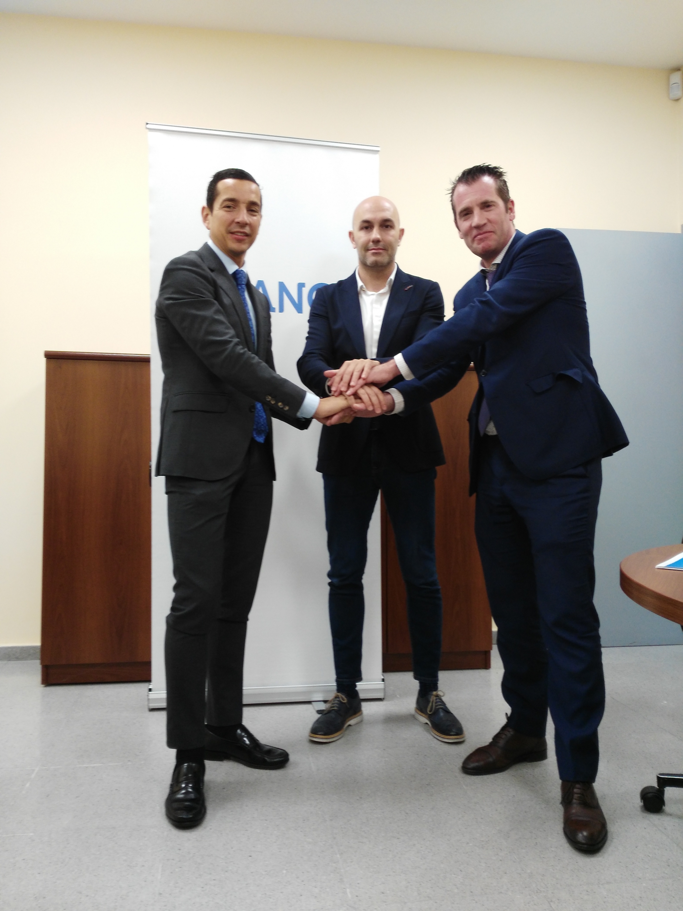 Imagen de la noticia LA ASOCIACIÓN Y ABANCA FIRMAN UN CONVENIO DE COLABORACIÓN LA ASOCIACIÓN Y ABANCA FIRMAN UN CONVENIO DE COLABORACIÓN