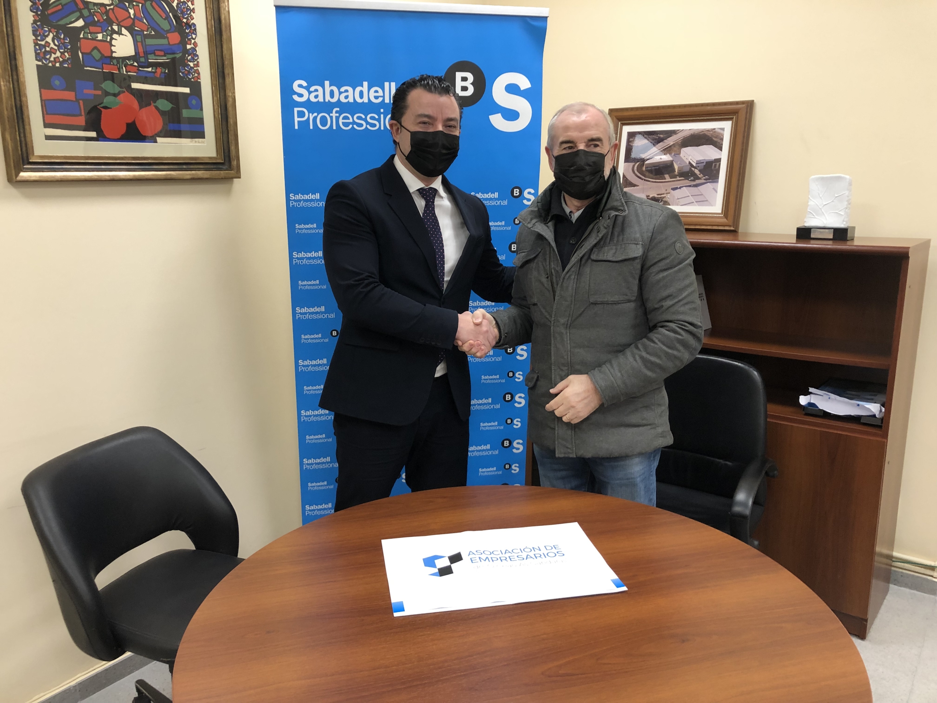La Asociación y el Banco Sabadell firman un acuerdo de colaboración